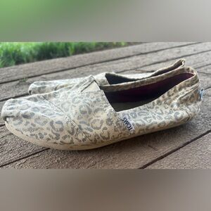 Tom's Women's Classics Leopard Canvas Flats